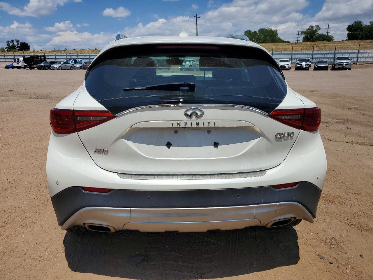 2017 INFINITI QX30