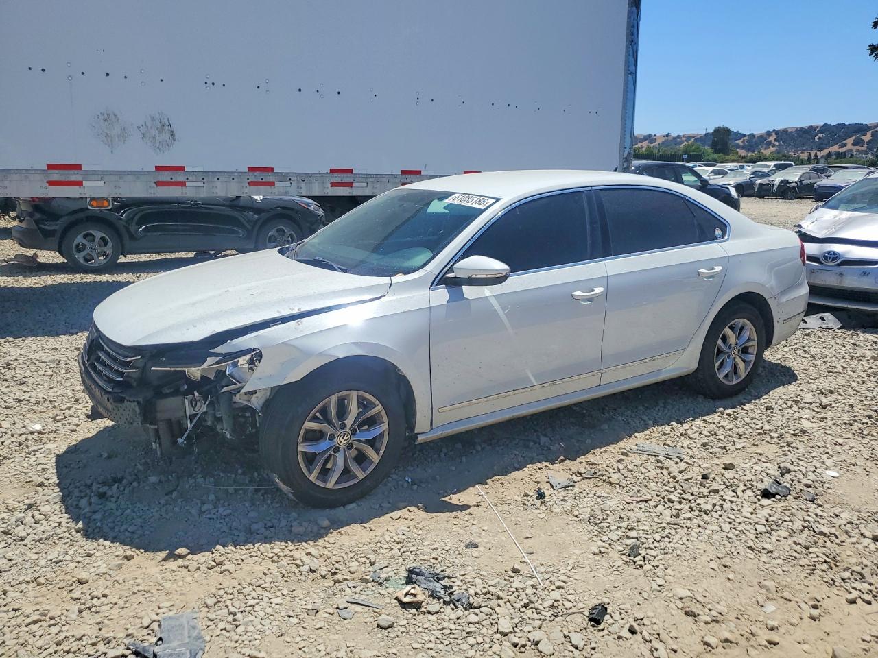 2016 VOLKSWAGEN PASSAT