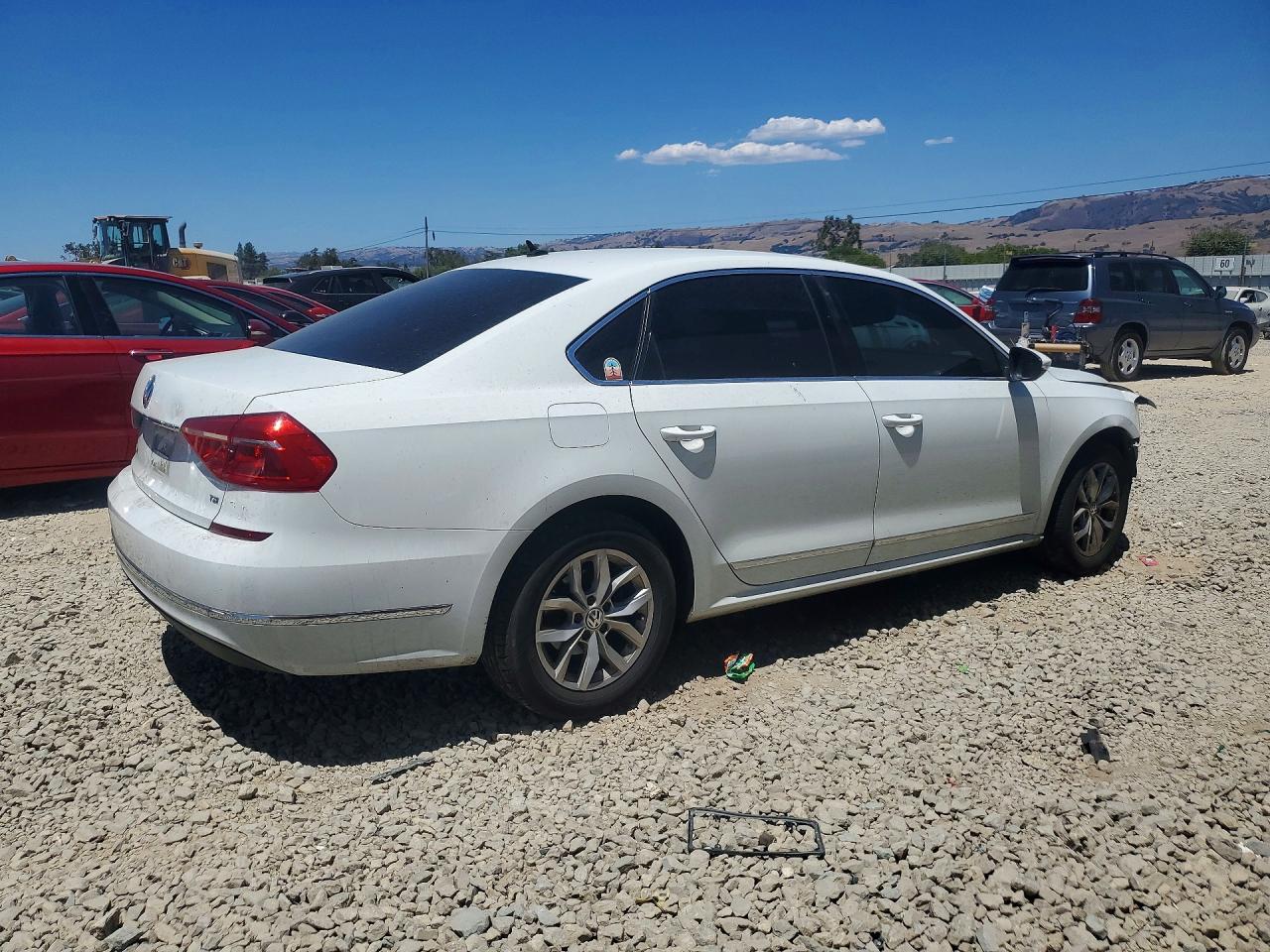 2016 VOLKSWAGEN PASSAT