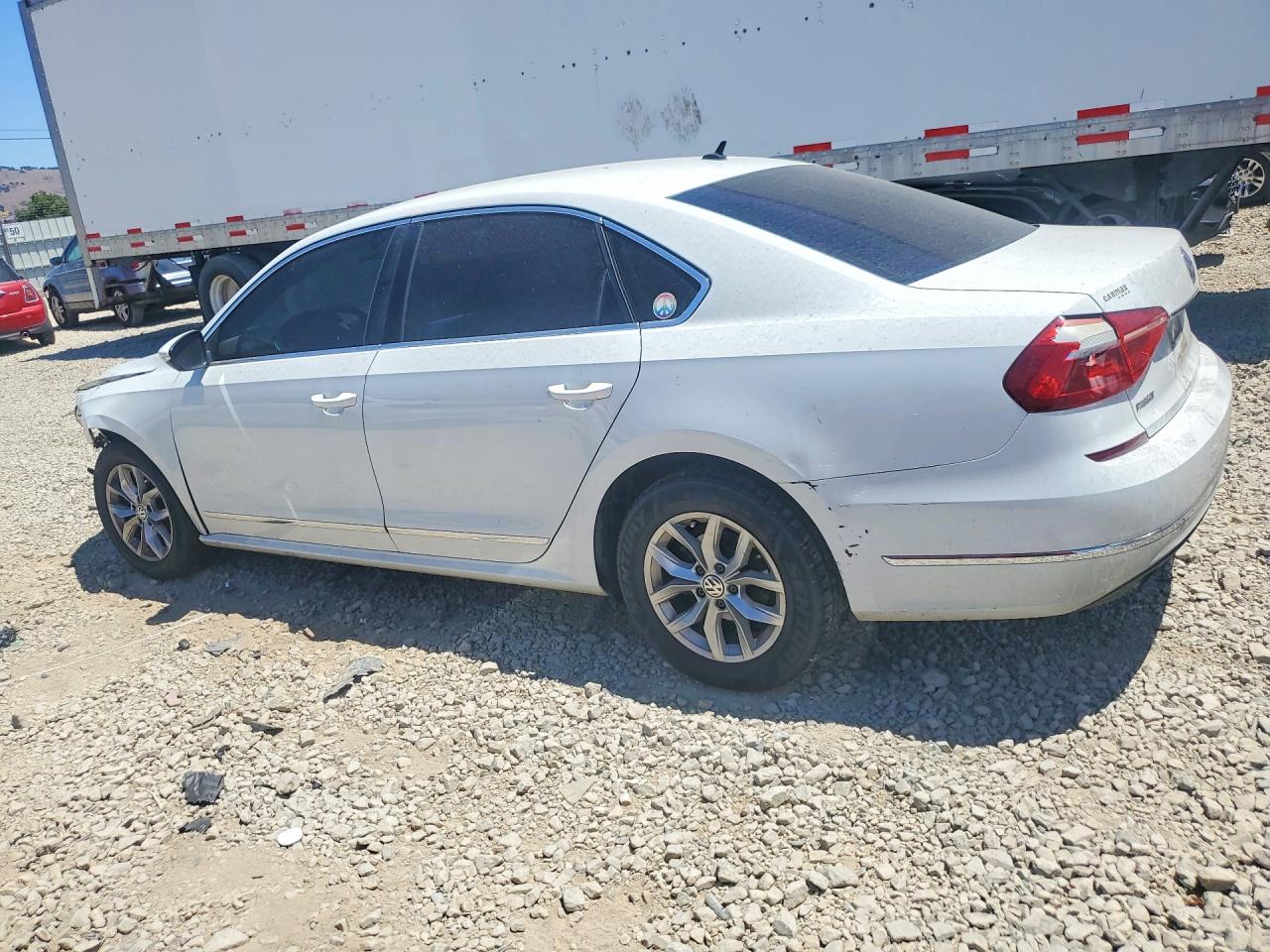 2016 VOLKSWAGEN PASSAT
