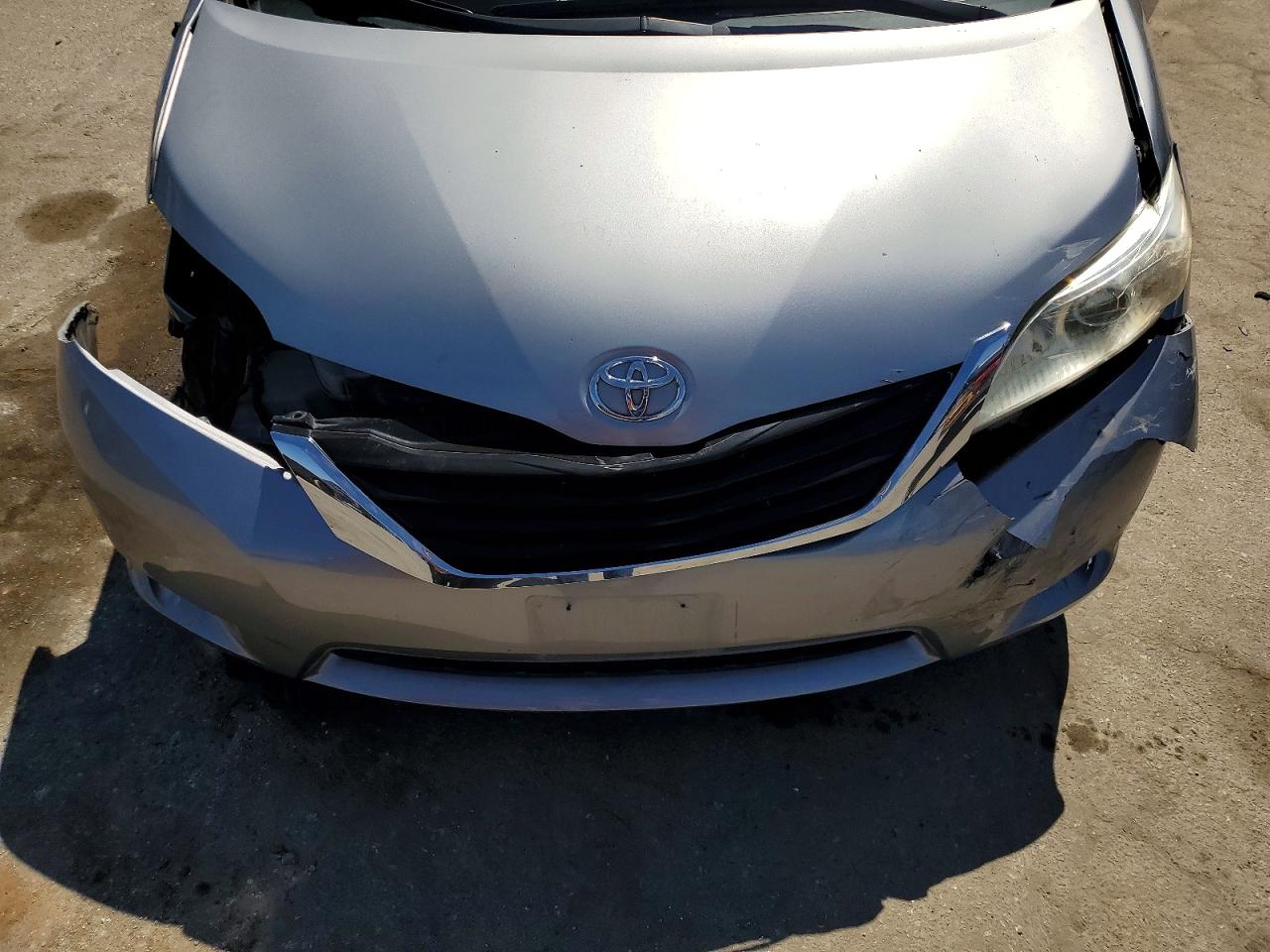2014 TOYOTA SIENNA