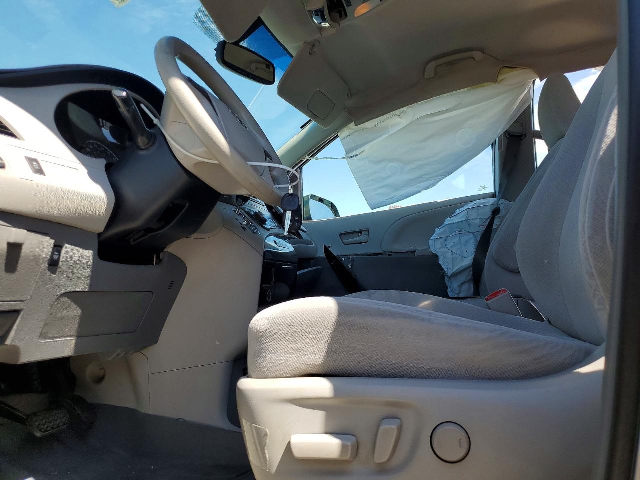 2014 TOYOTA SIENNA