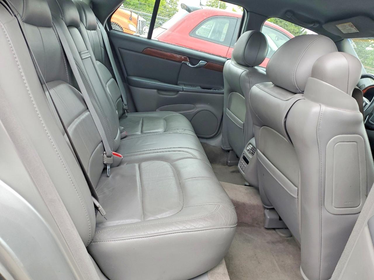 2005 CADILLAC DEVILLE