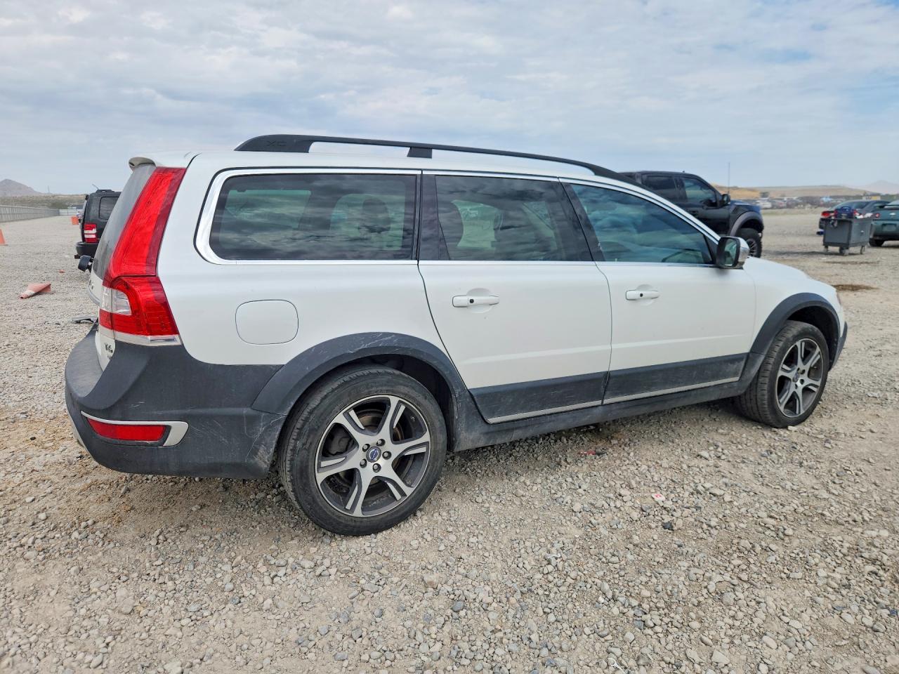 2015 VOLVO XC70