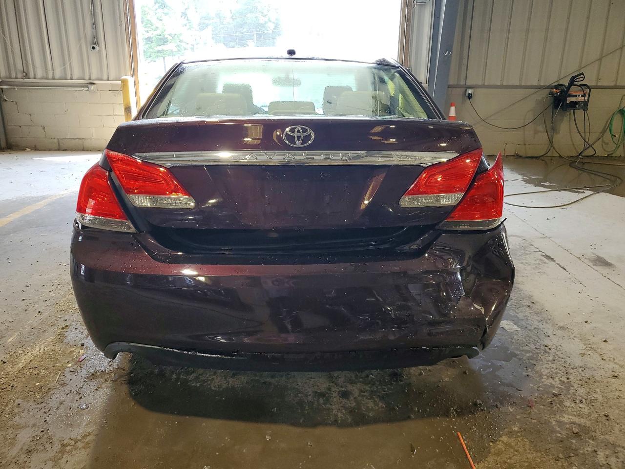 2012 TOYOTA AVALON