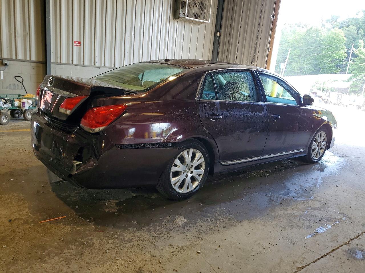 2012 TOYOTA AVALON