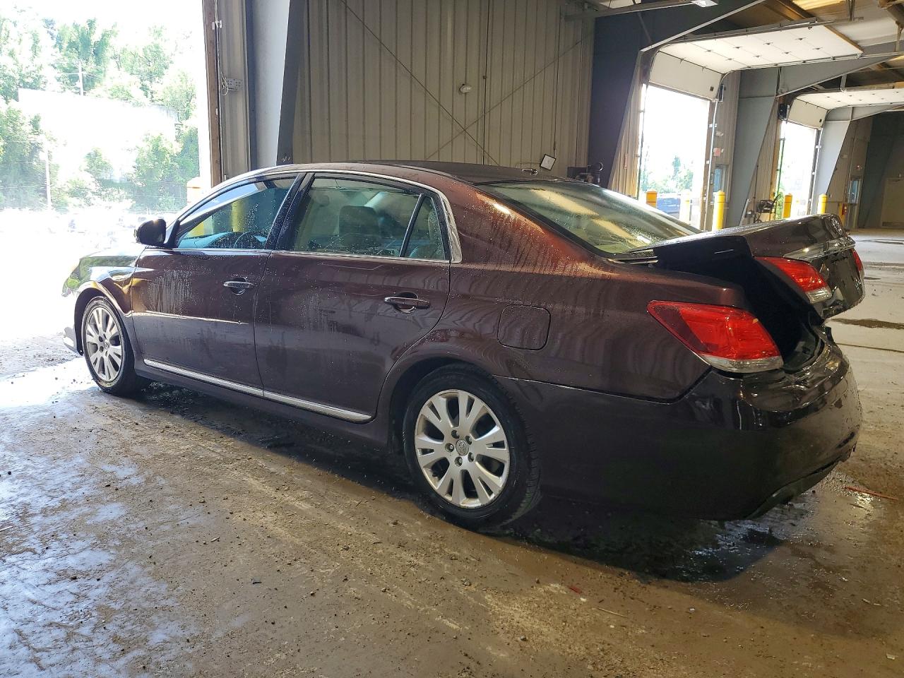 2012 TOYOTA AVALON