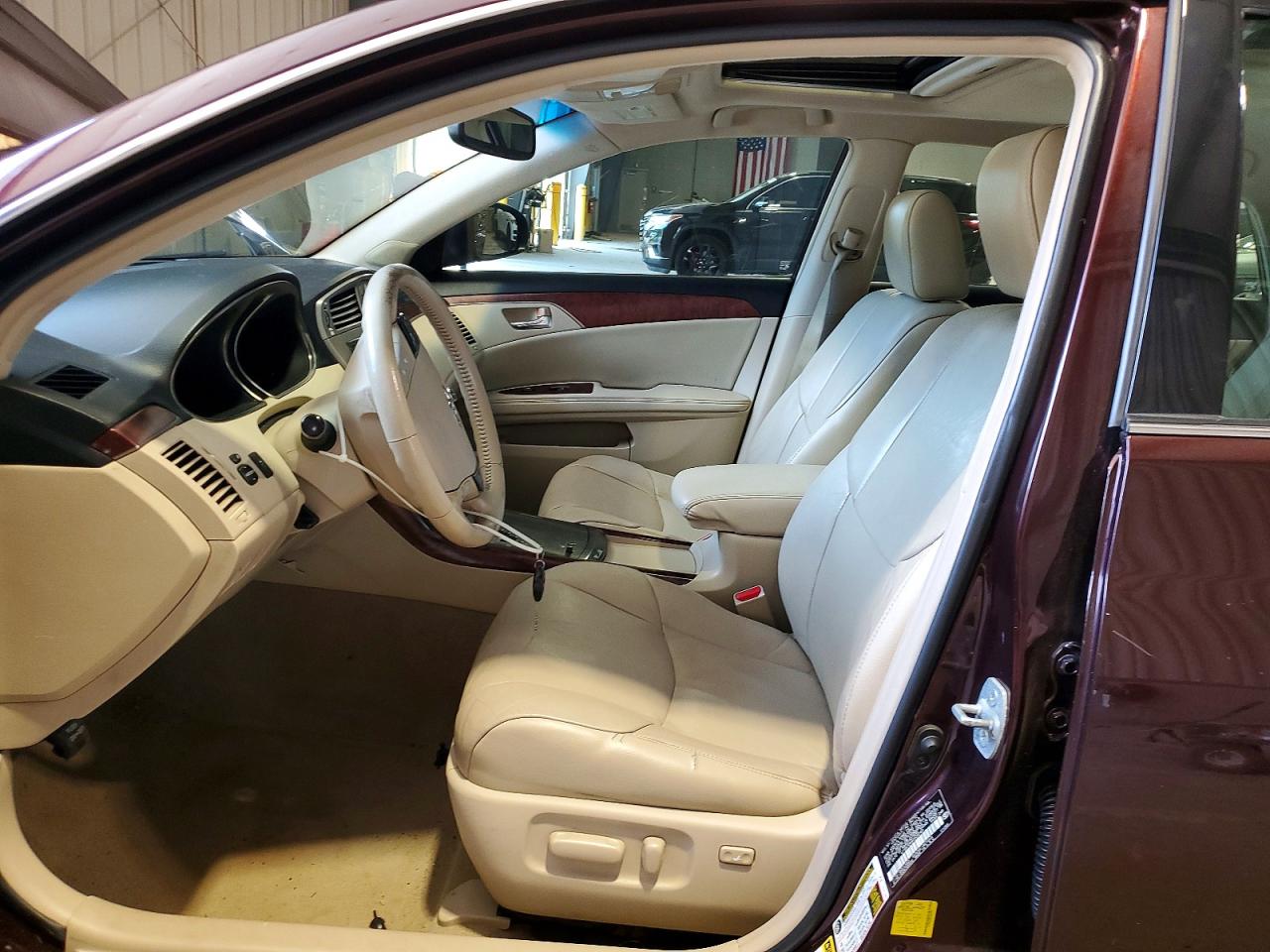 2012 TOYOTA AVALON