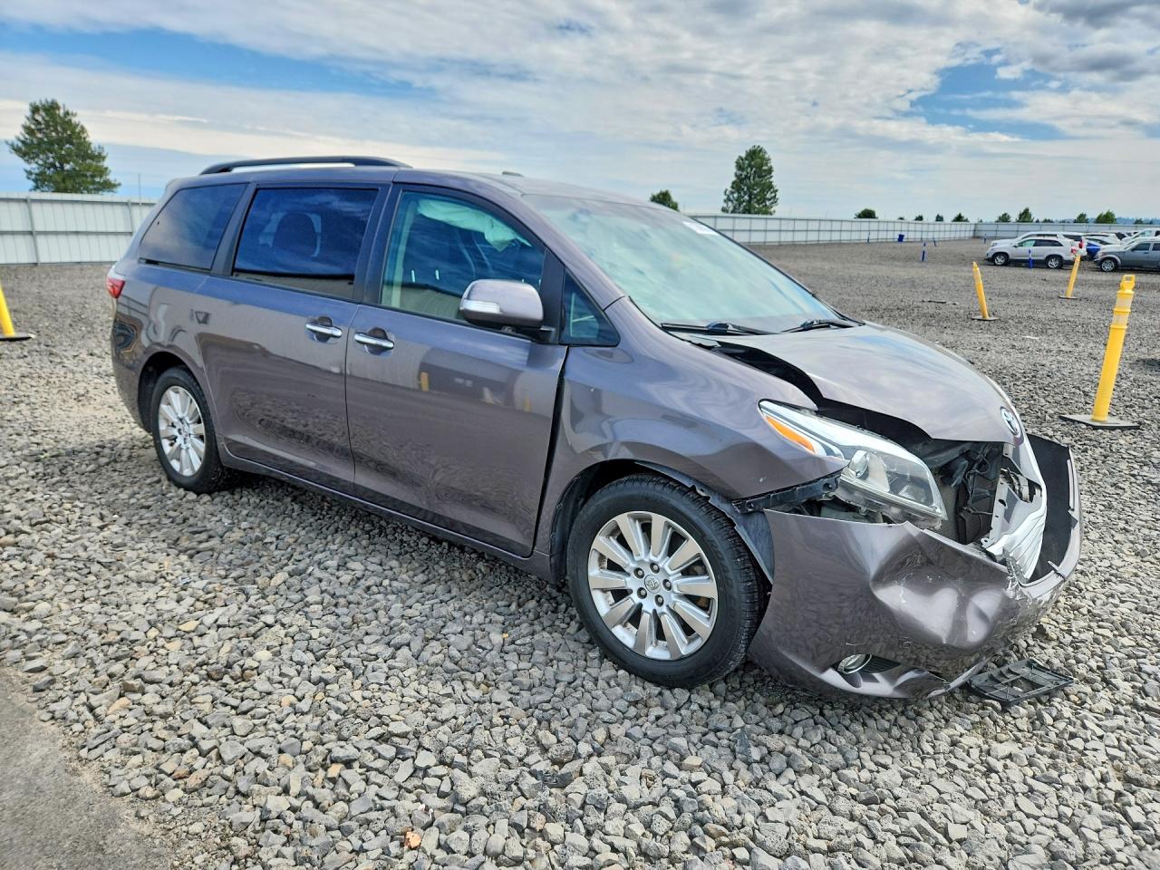 2015 TOYOTA SIENNA