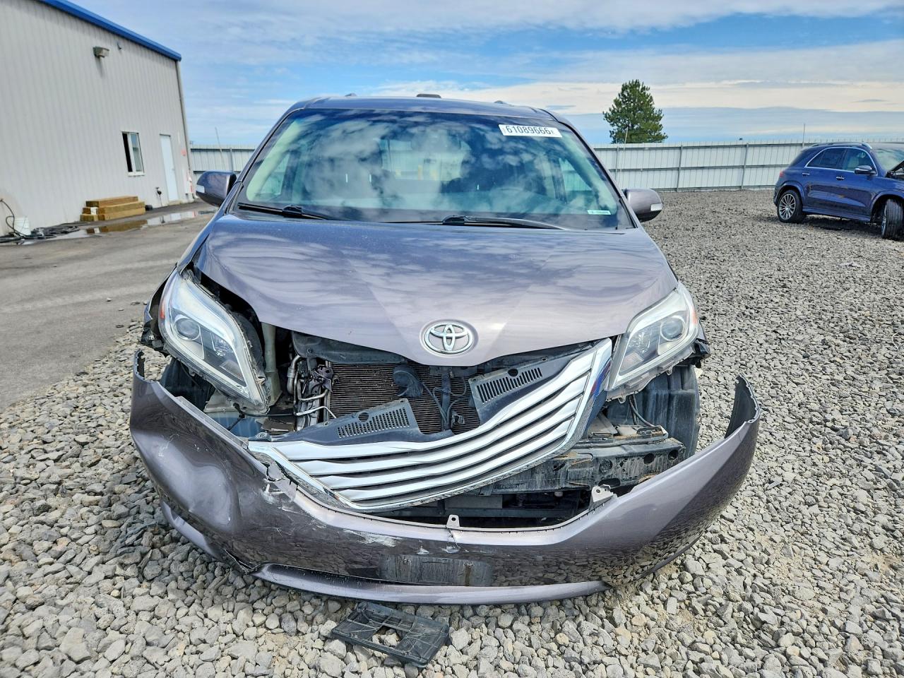 2015 TOYOTA SIENNA