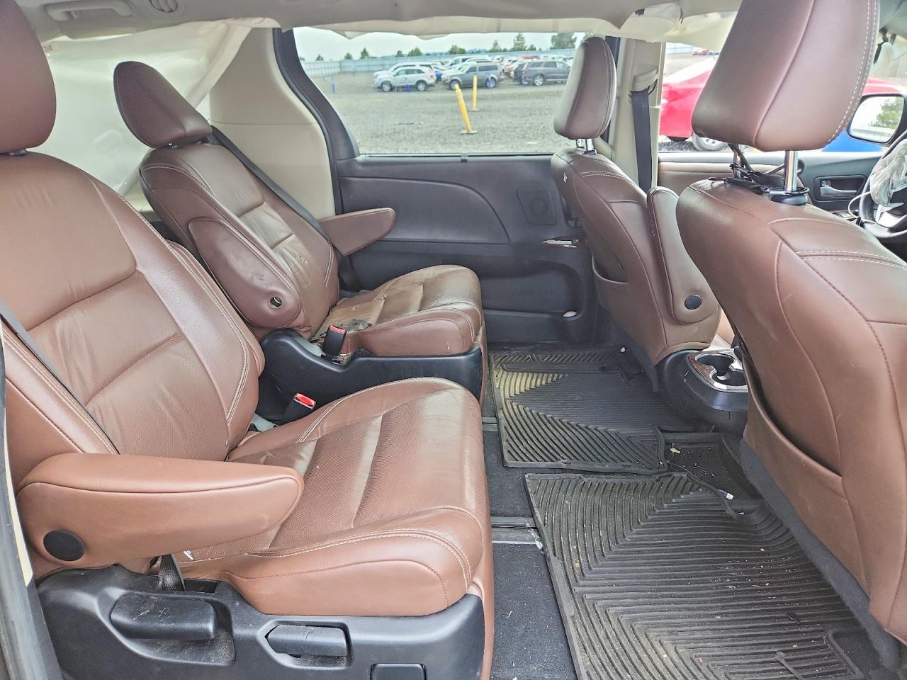 2015 TOYOTA SIENNA