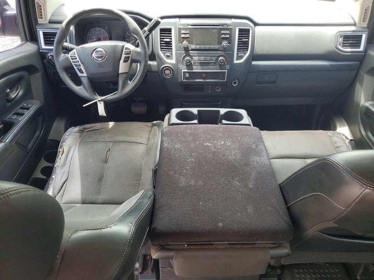 2017 NISSAN TITAN