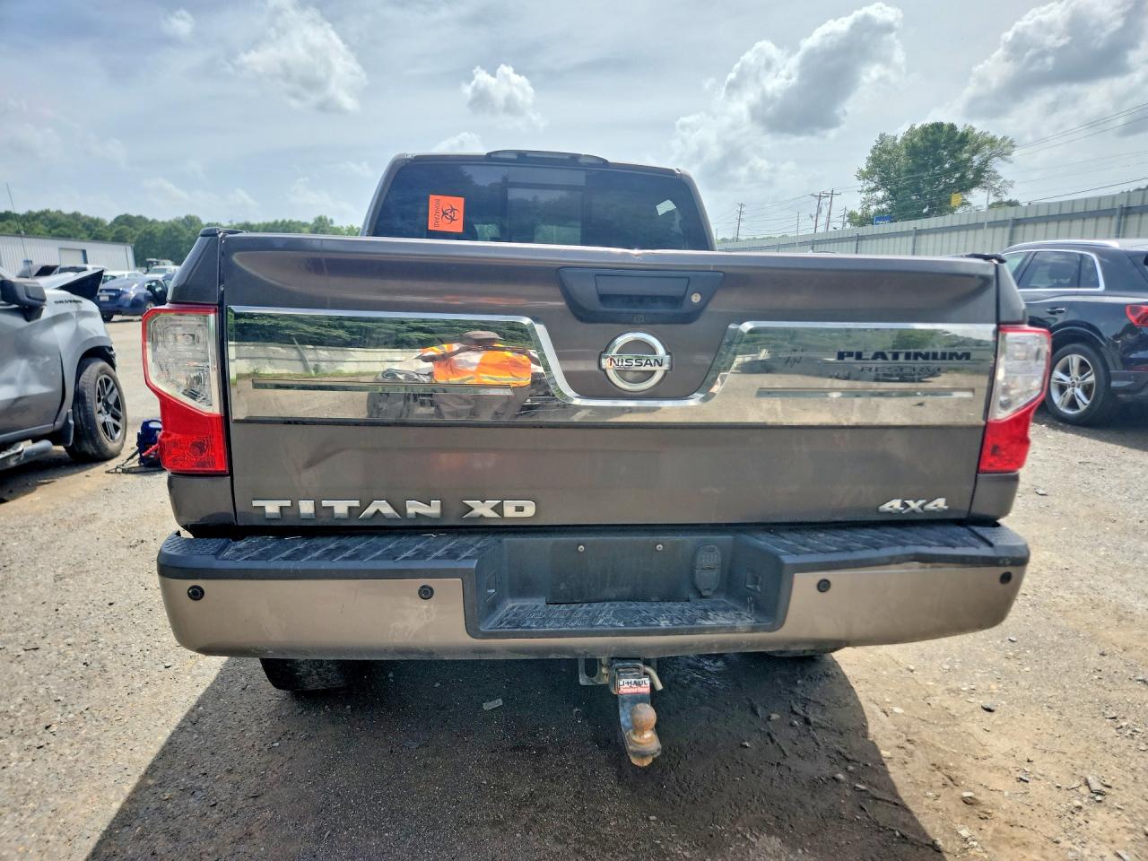 2016 NISSAN TITAN