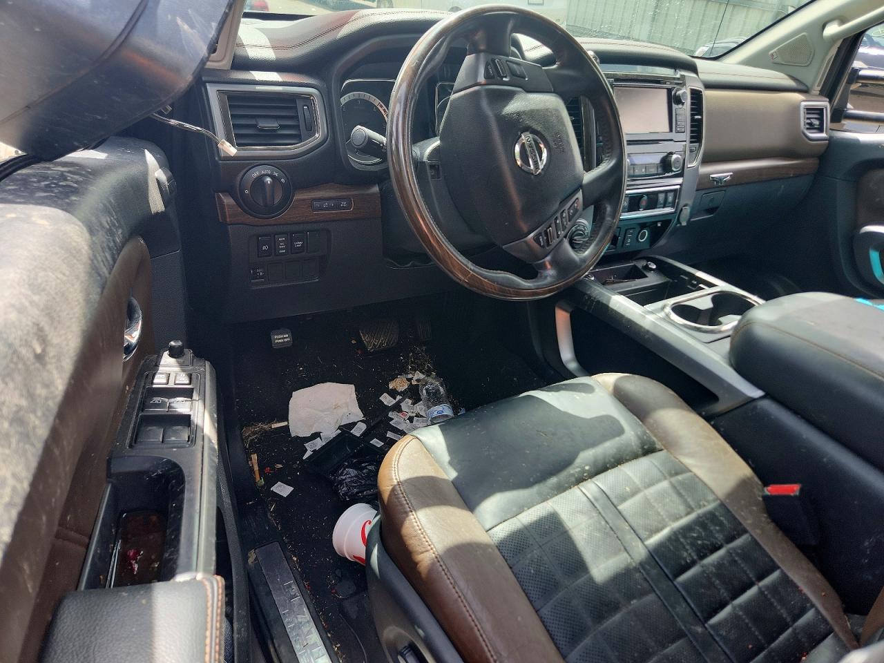 2016 NISSAN TITAN