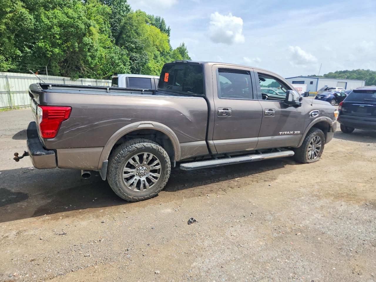 2016 NISSAN TITAN