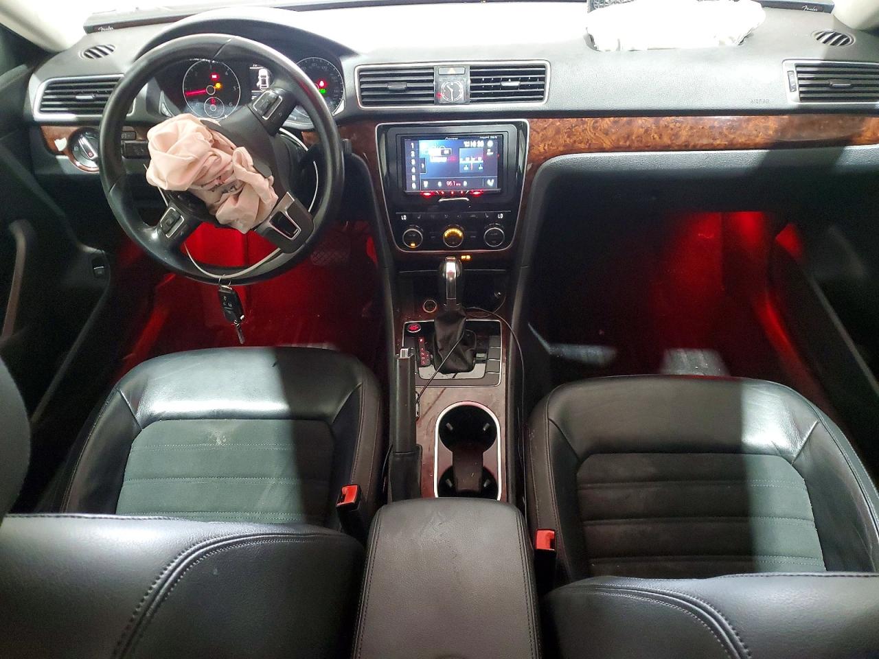2013 VOLKSWAGEN PASSAT