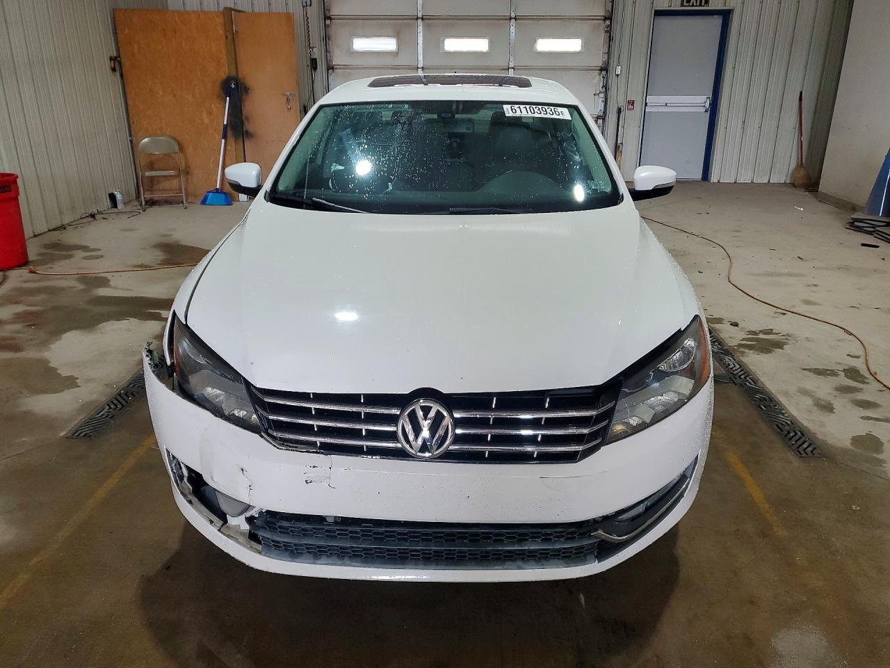 2013 VOLKSWAGEN PASSAT