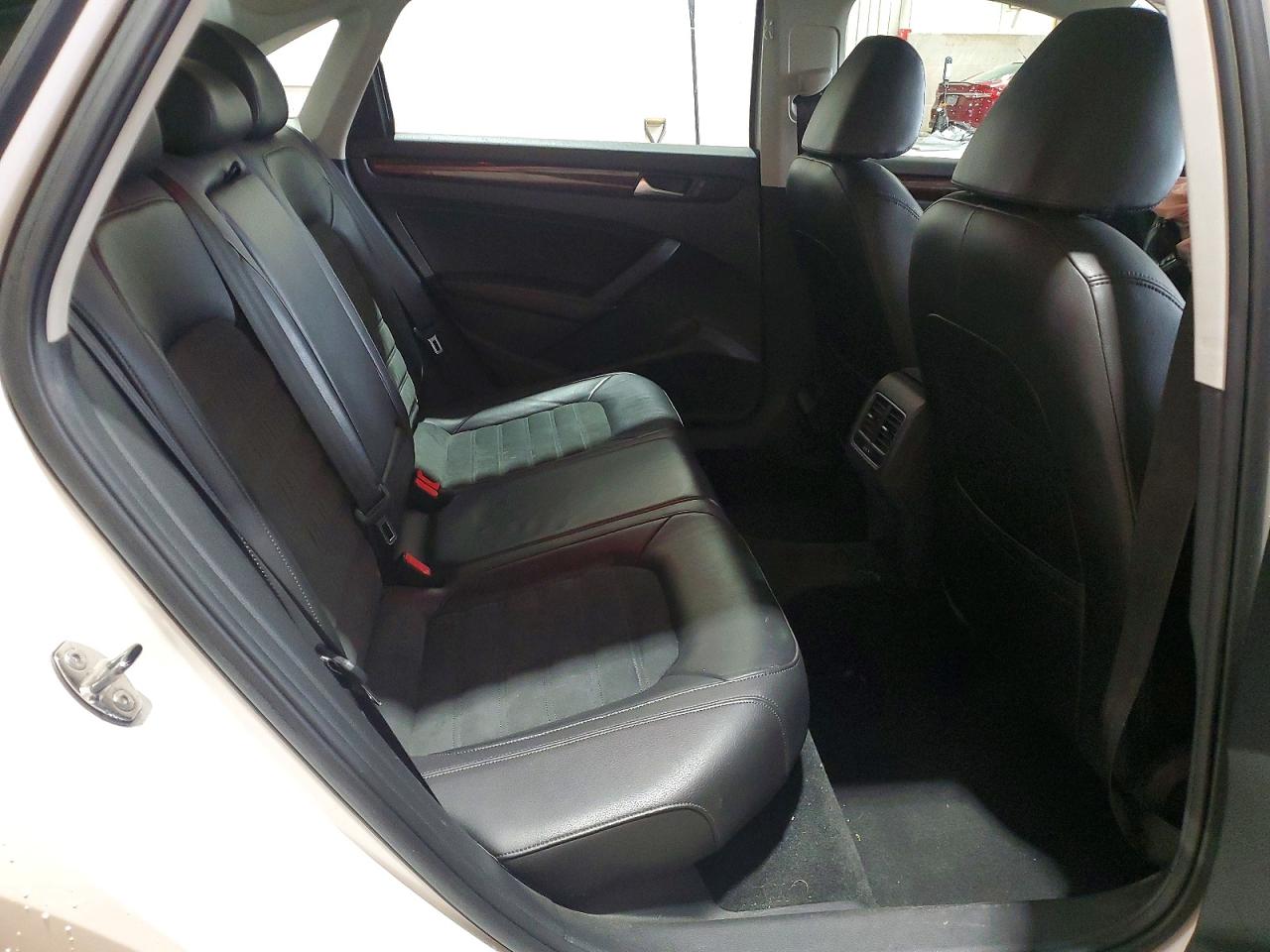 2013 VOLKSWAGEN PASSAT