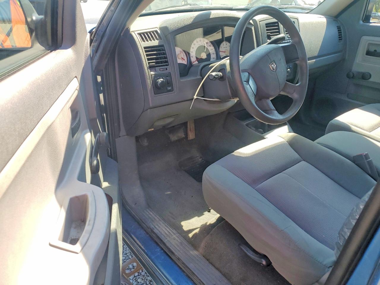 2005 DODGE DAKOTA