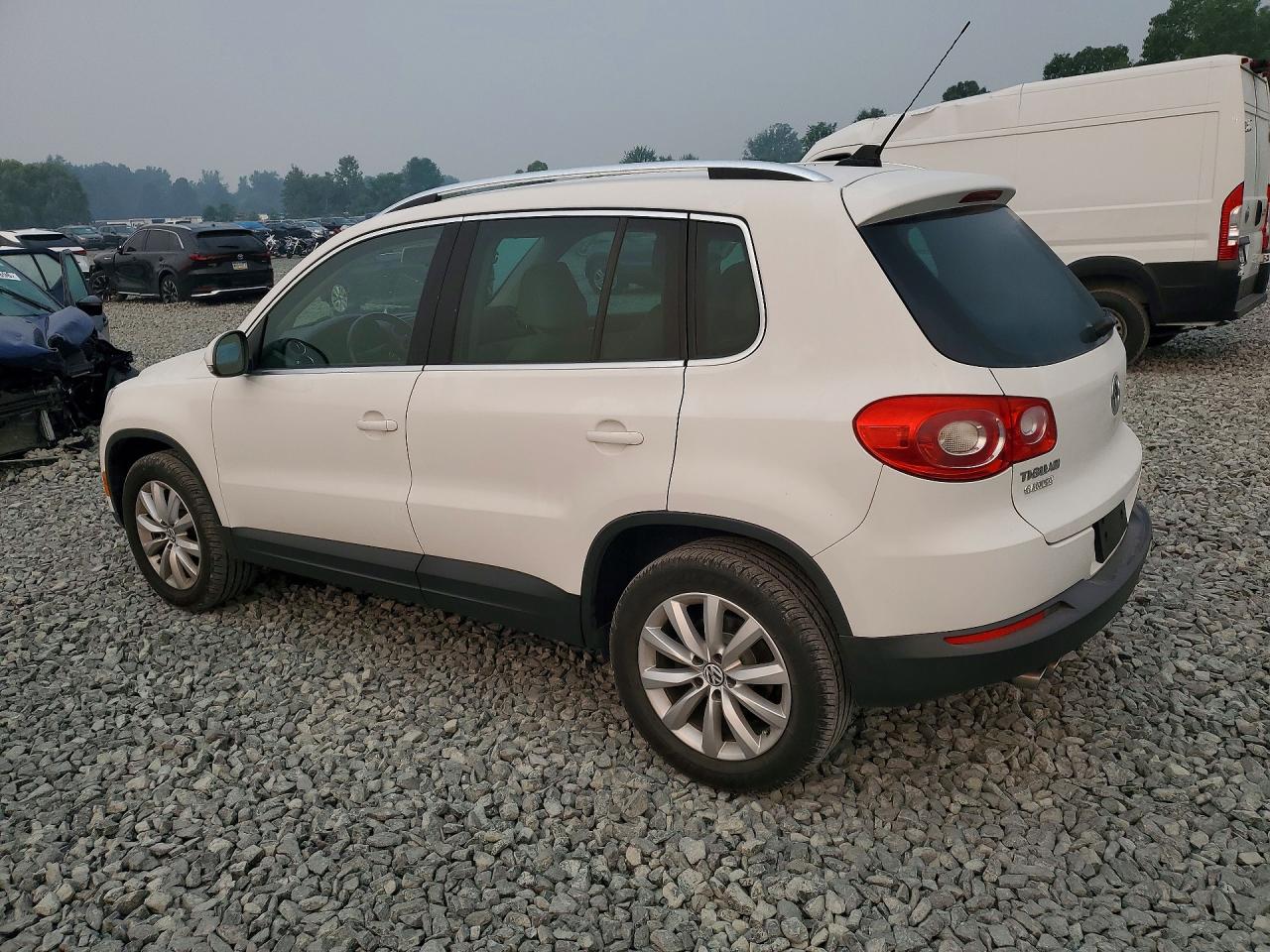 2011 VOLKSWAGEN TIGUAN