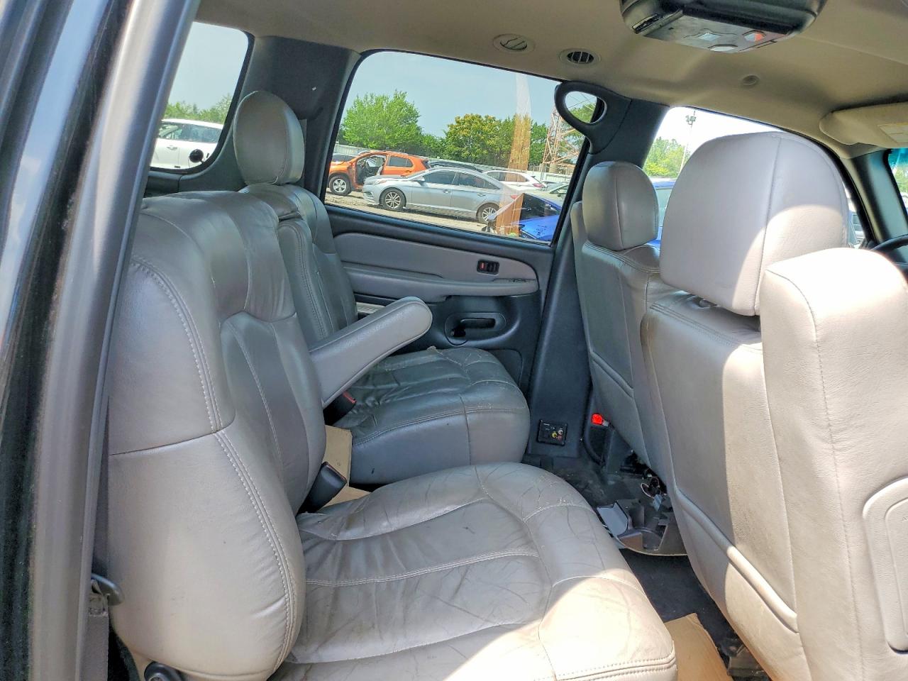 2001 CHEVROLET SUBURBAN