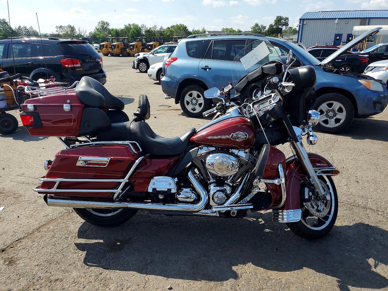 2010 HARLEY-DAVIDSON FL