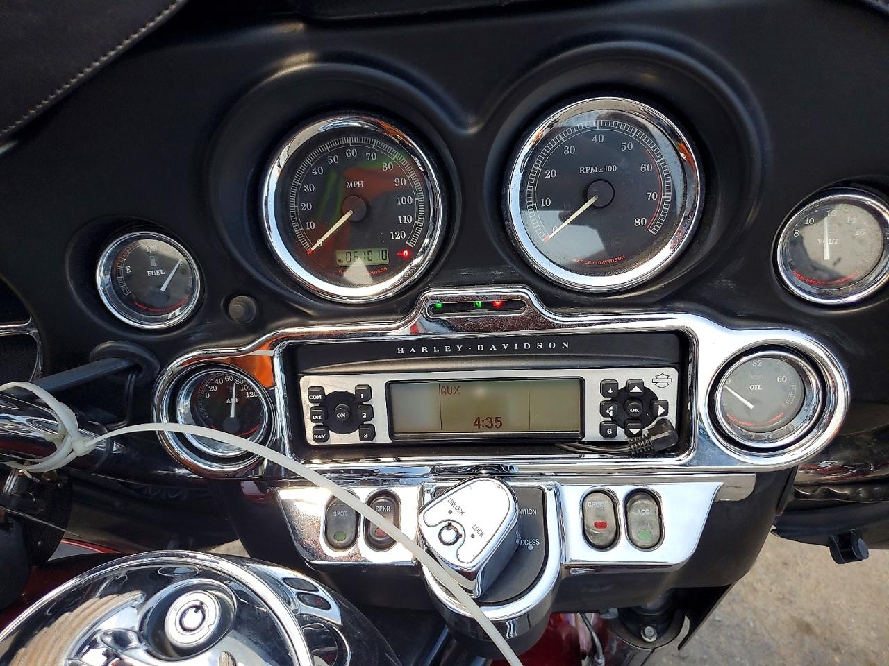 2010 HARLEY-DAVIDSON FL