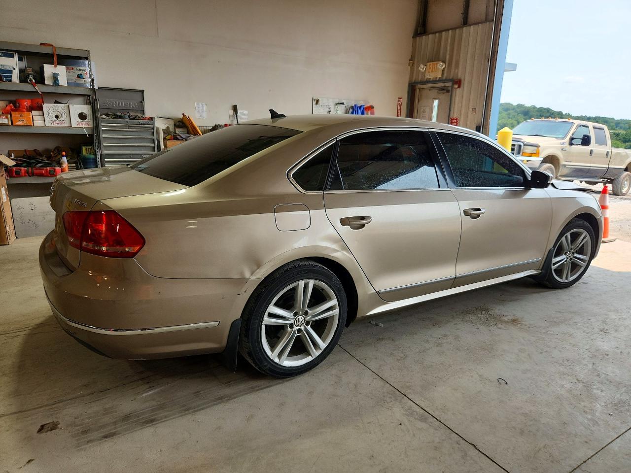 2015 VOLKSWAGEN PASSAT