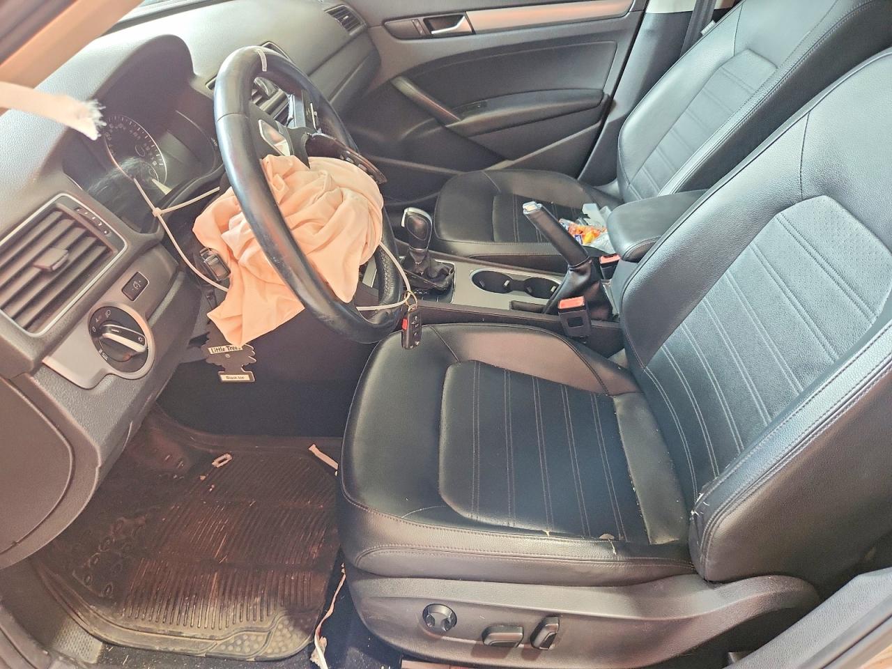 2015 VOLKSWAGEN PASSAT