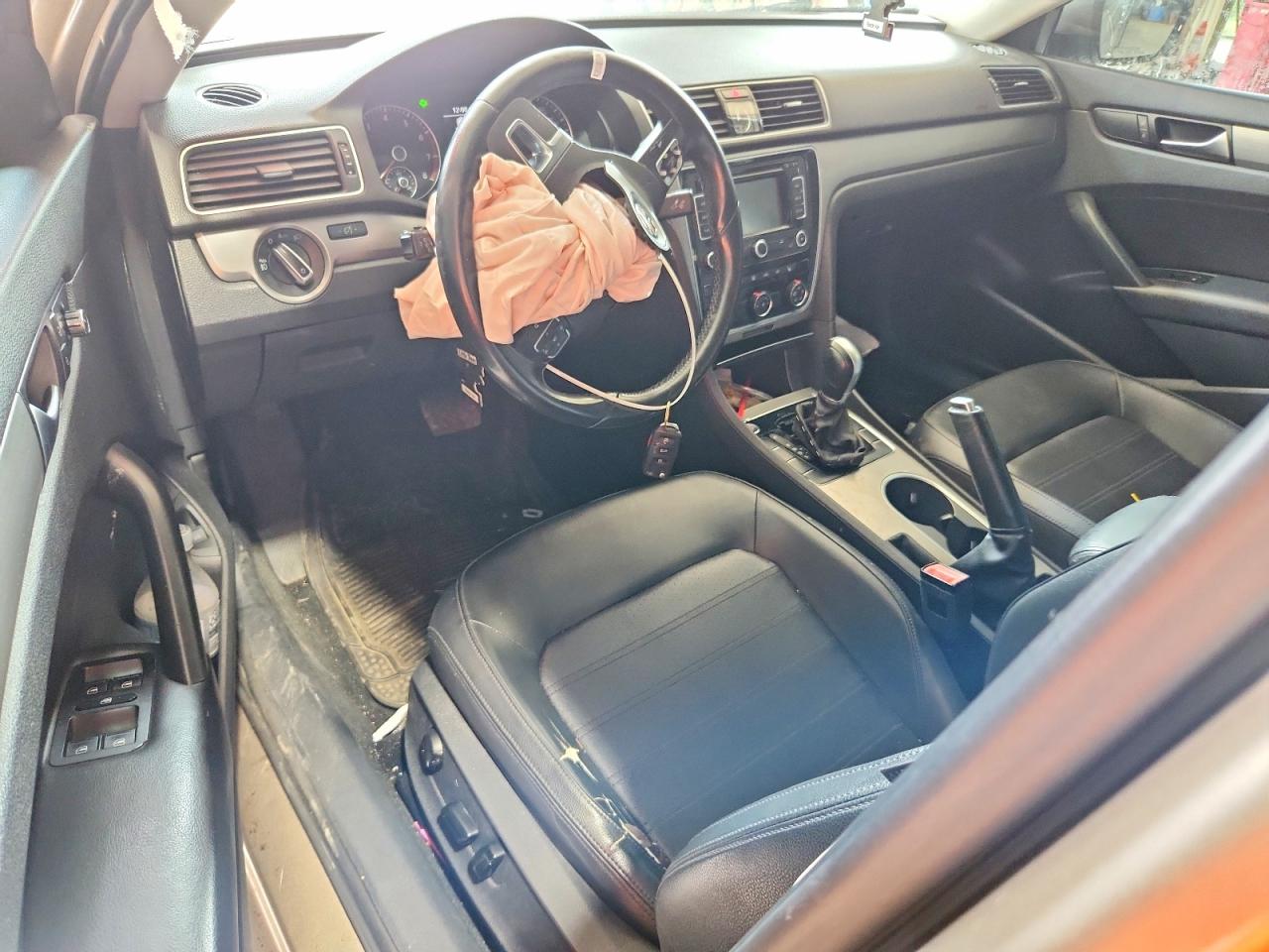 2015 VOLKSWAGEN PASSAT