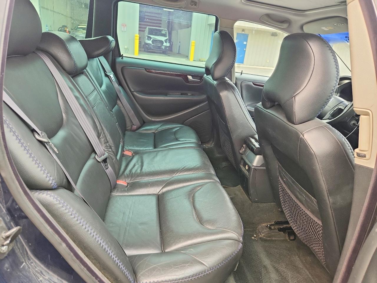 2004 VOLVO XC70