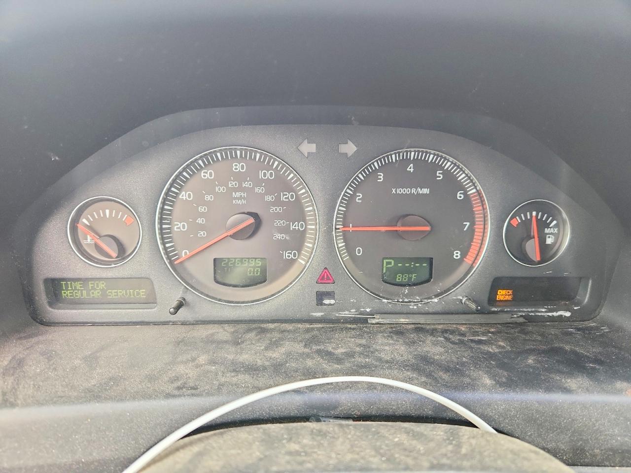 2004 VOLVO XC70