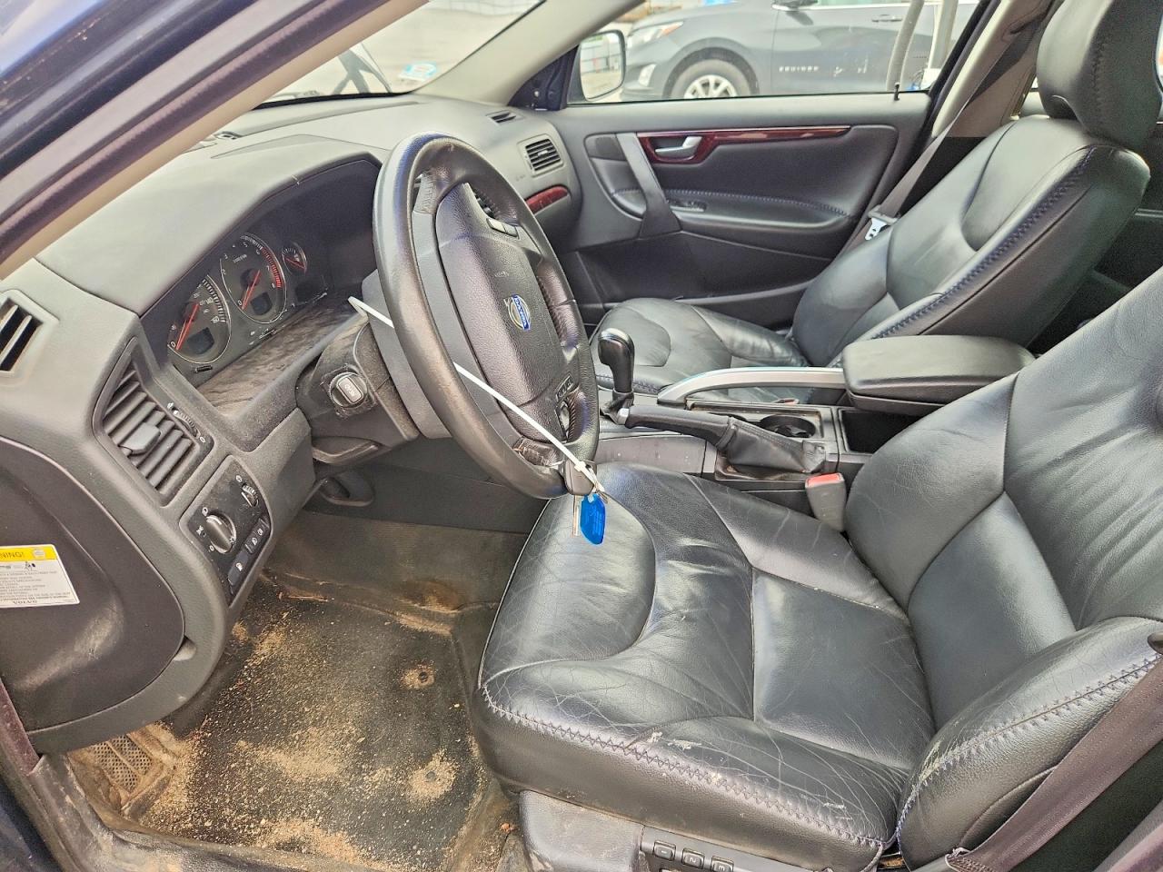 2004 VOLVO XC70