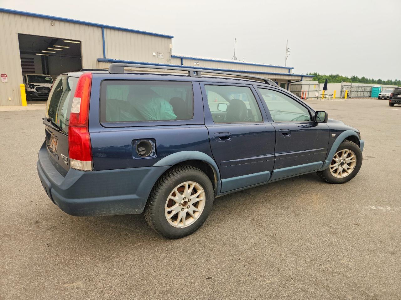 2004 VOLVO XC70