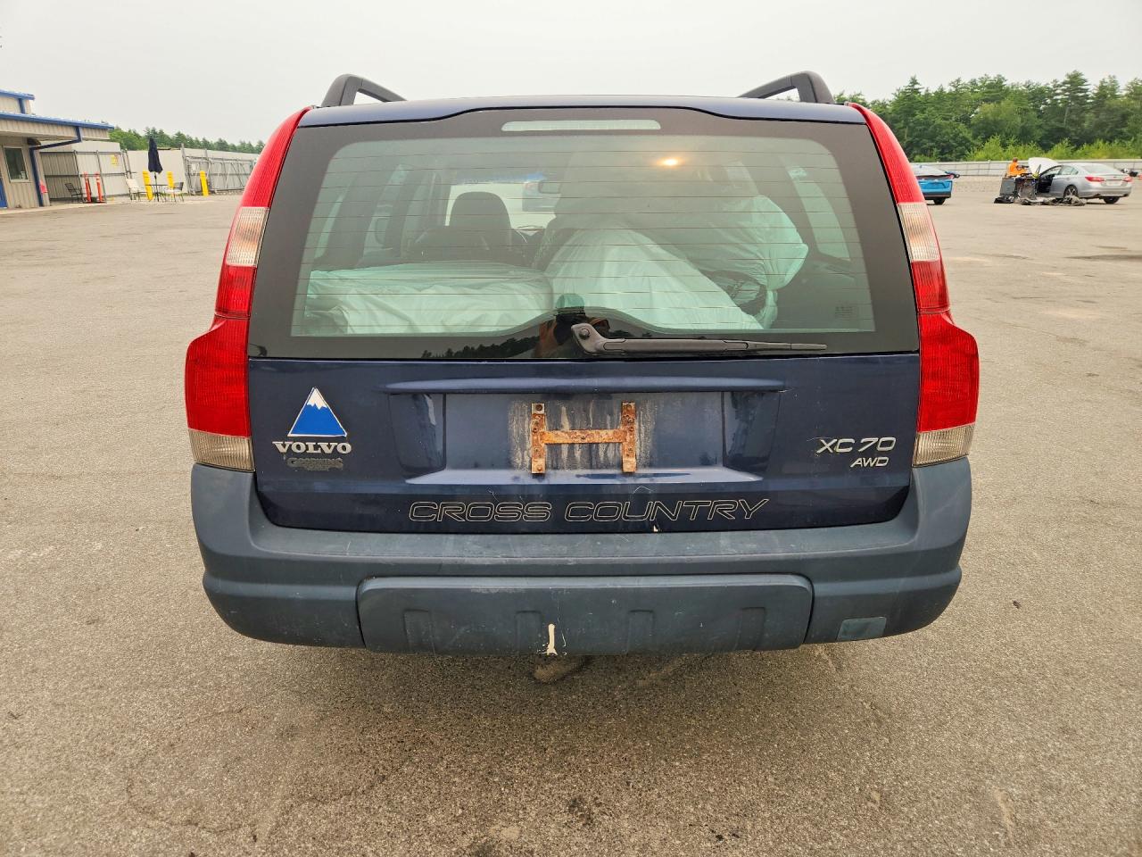 2004 VOLVO XC70