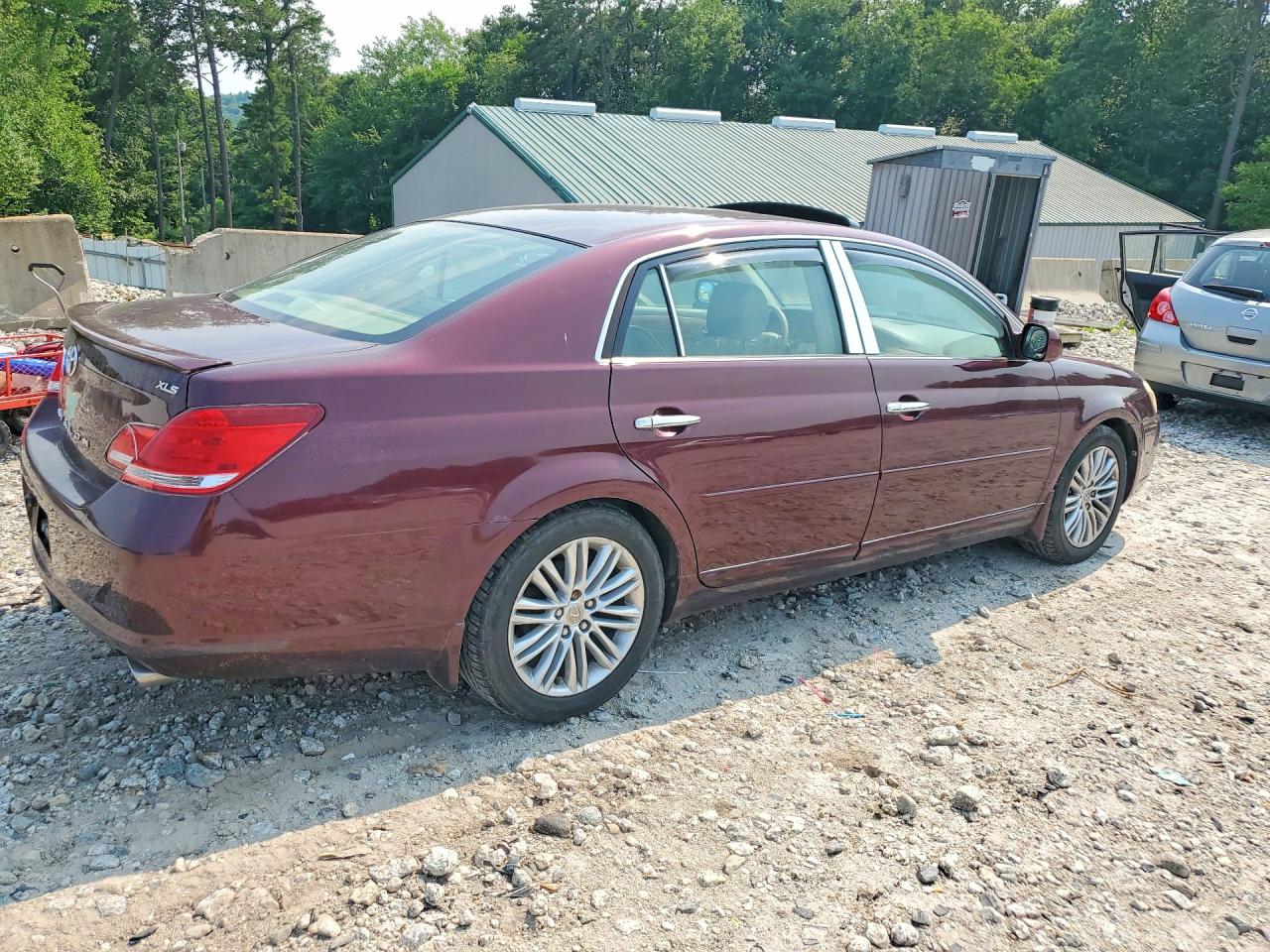 2005 TOYOTA AVALON