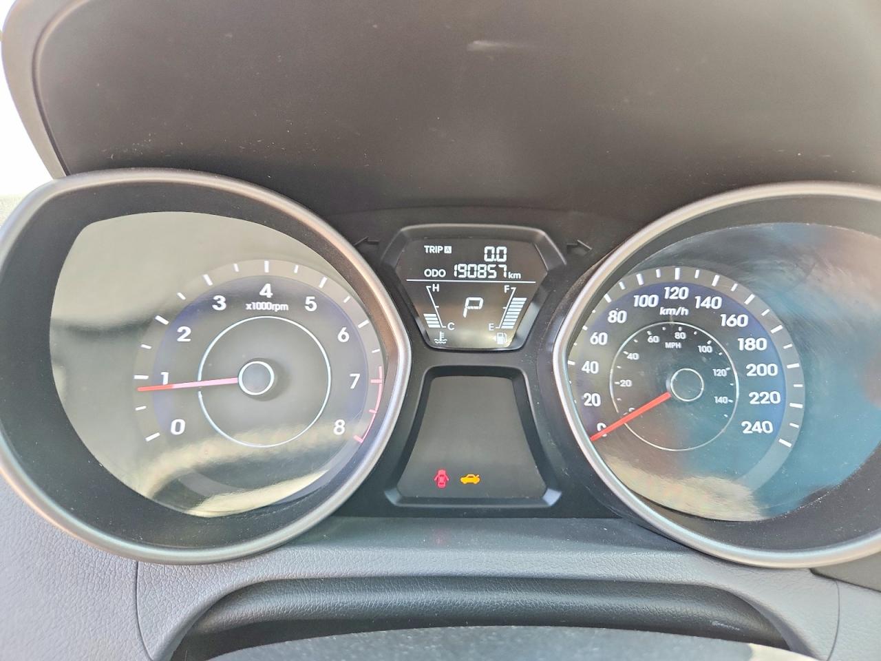 2013 HYUNDAI ELANTRA