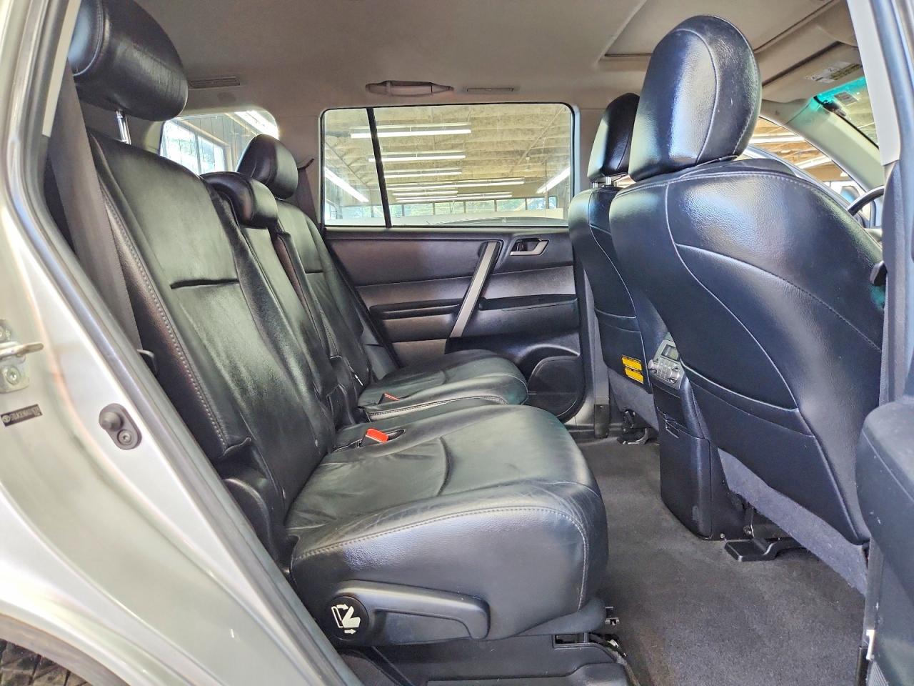 2010 TOYOTA HIGHLANDER