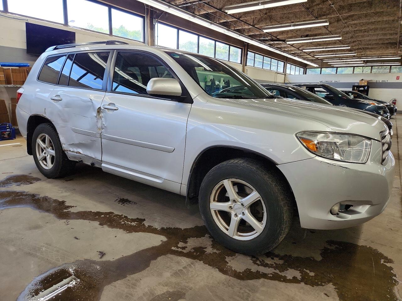 2010 TOYOTA HIGHLANDER