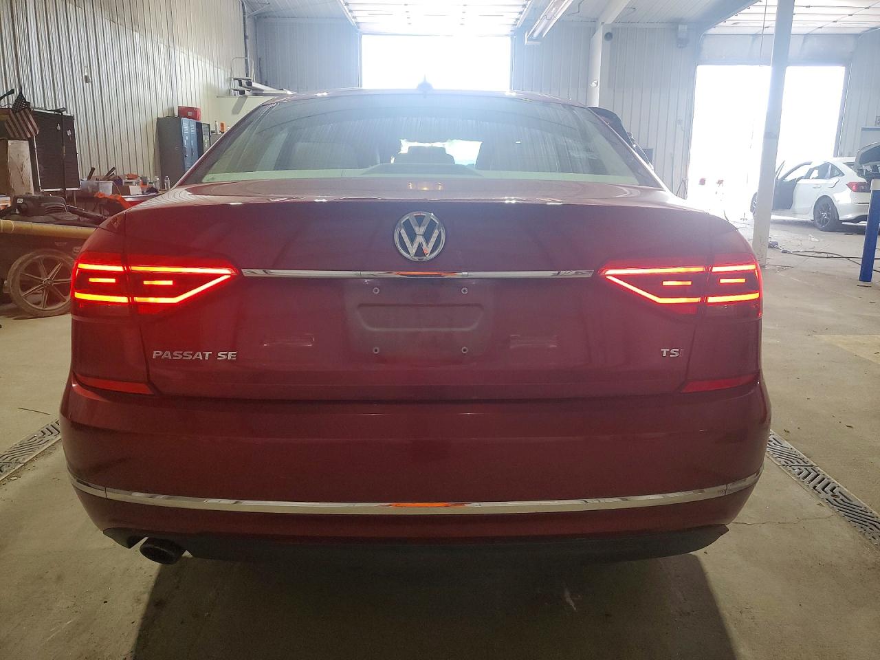 2018 VOLKSWAGEN PASSAT