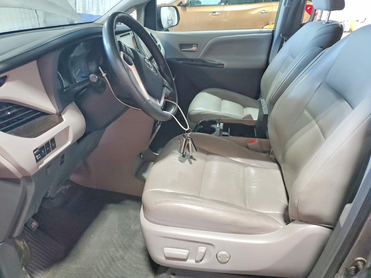 2017 TOYOTA SIENNA