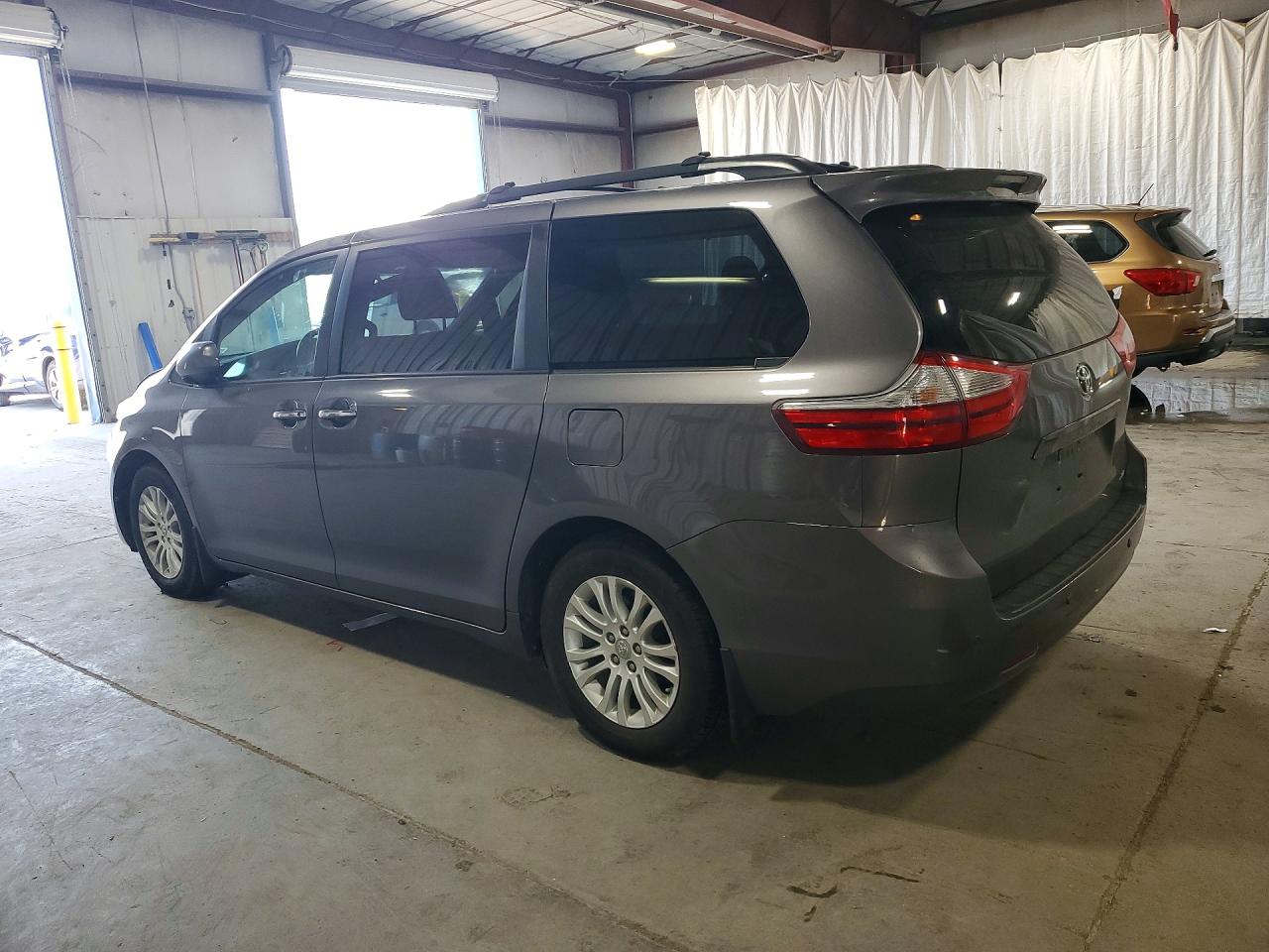 2017 TOYOTA SIENNA