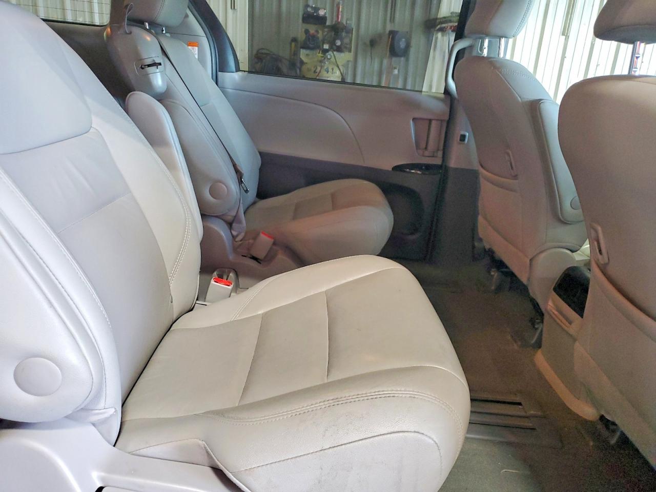 2017 TOYOTA SIENNA