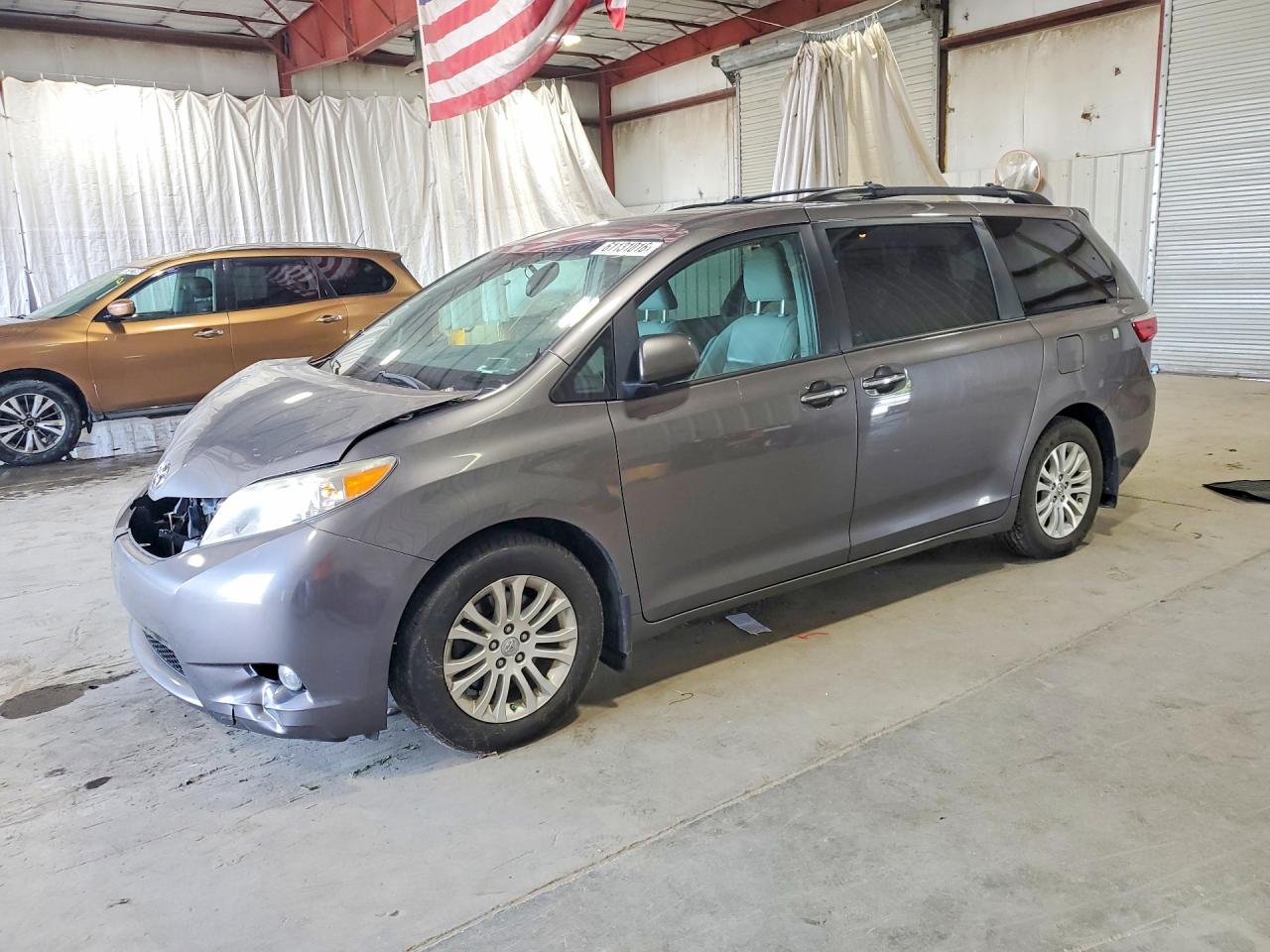 2017 TOYOTA SIENNA