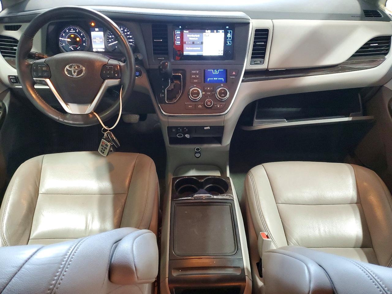2017 TOYOTA SIENNA