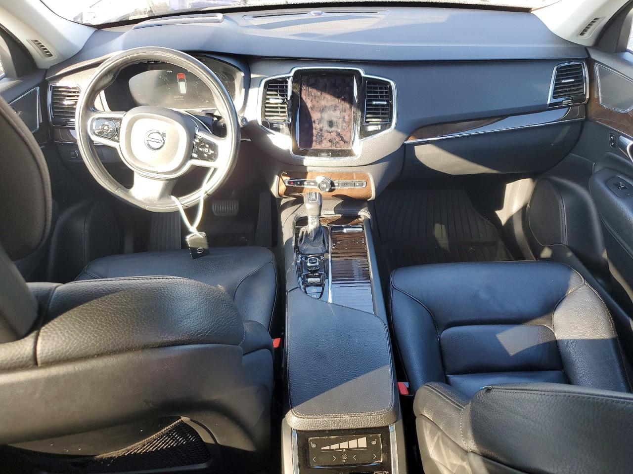 2016 VOLVO XC90