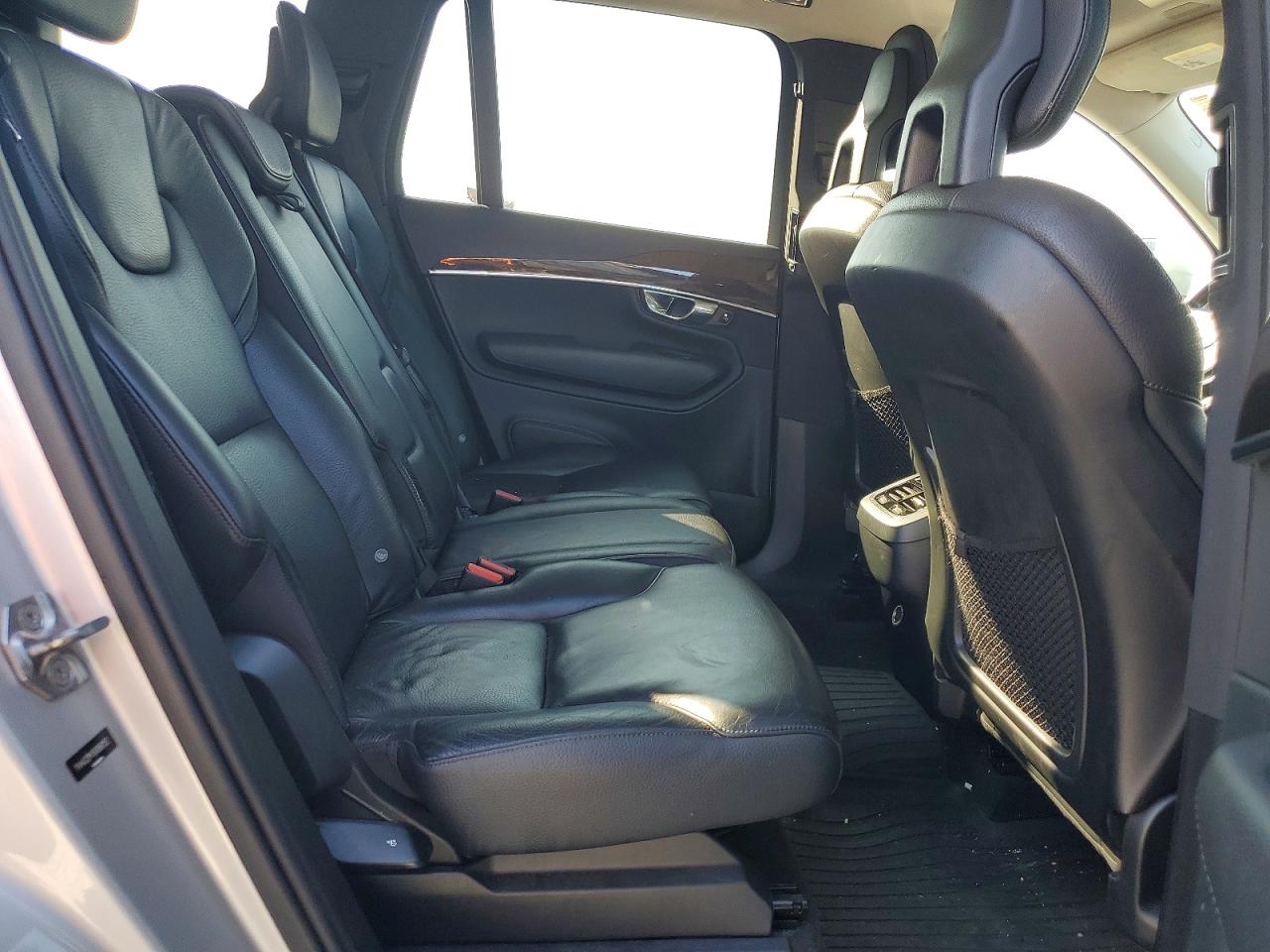 2016 VOLVO XC90