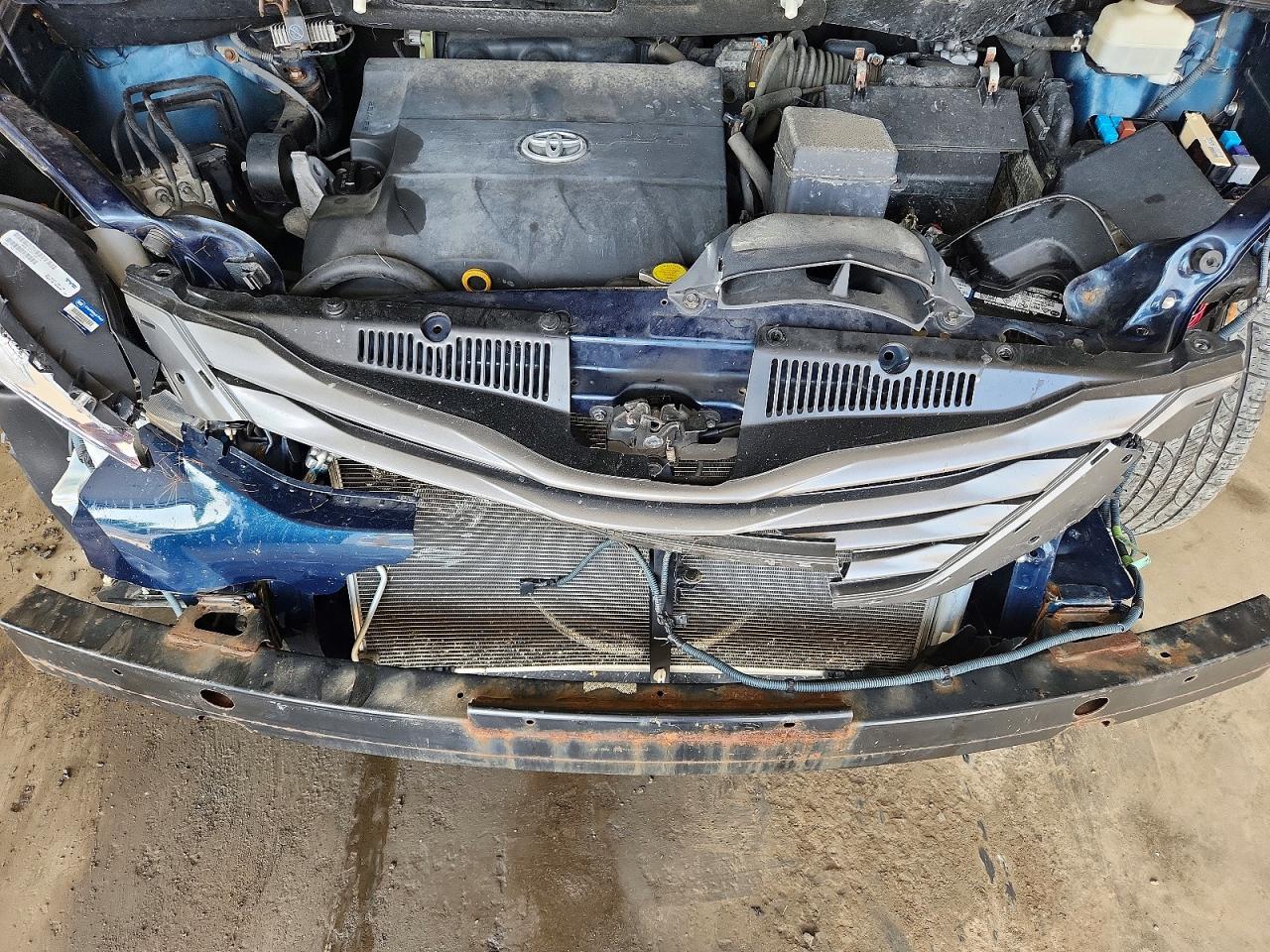 2011 TOYOTA SIENNA