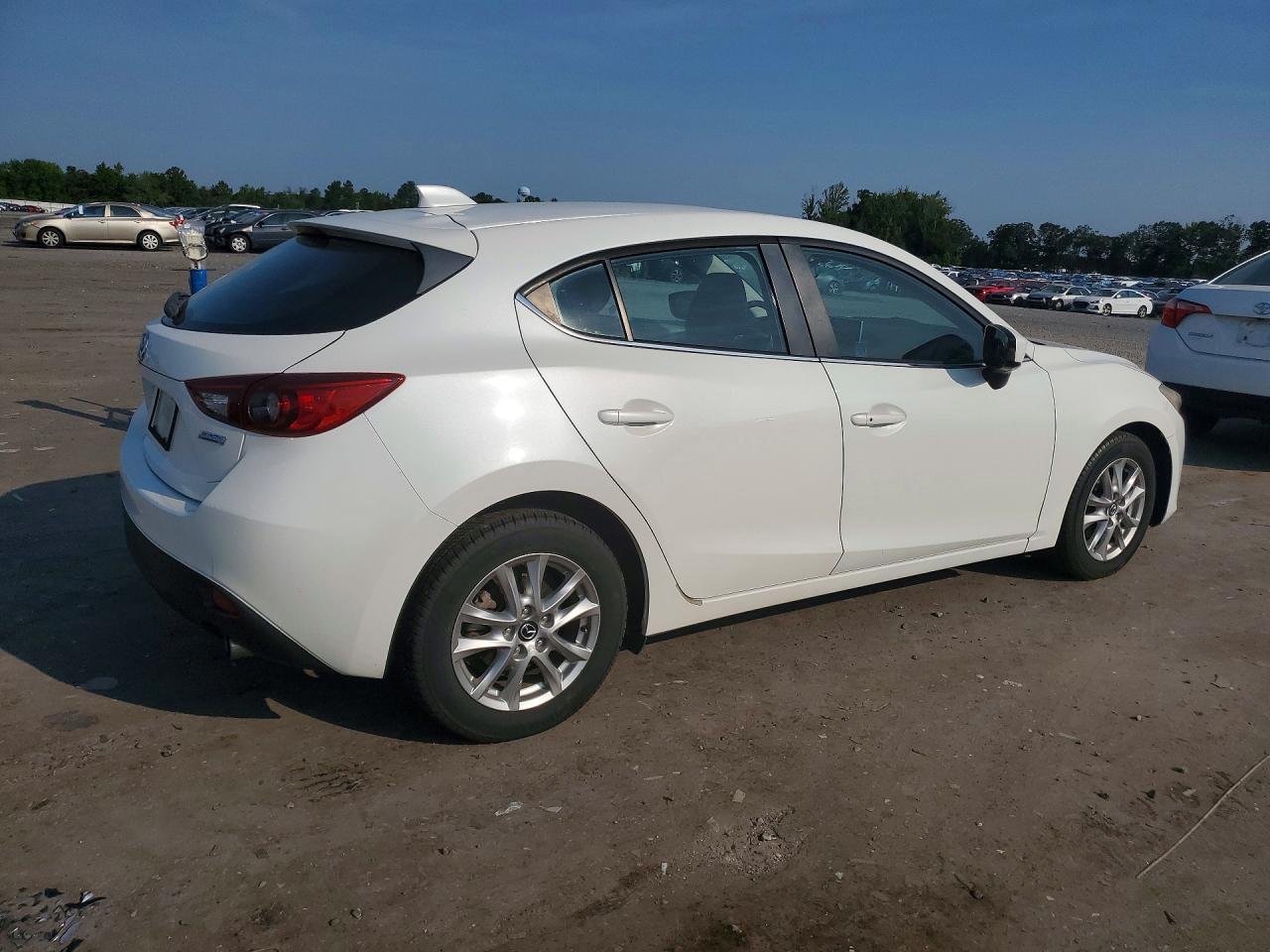 2015 MAZDA 3