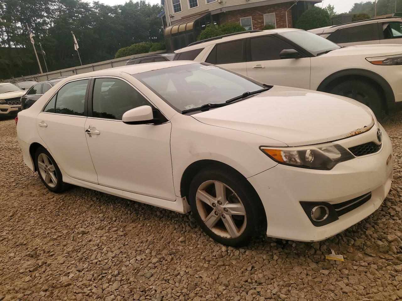 2014 TOYOTA CAMRY